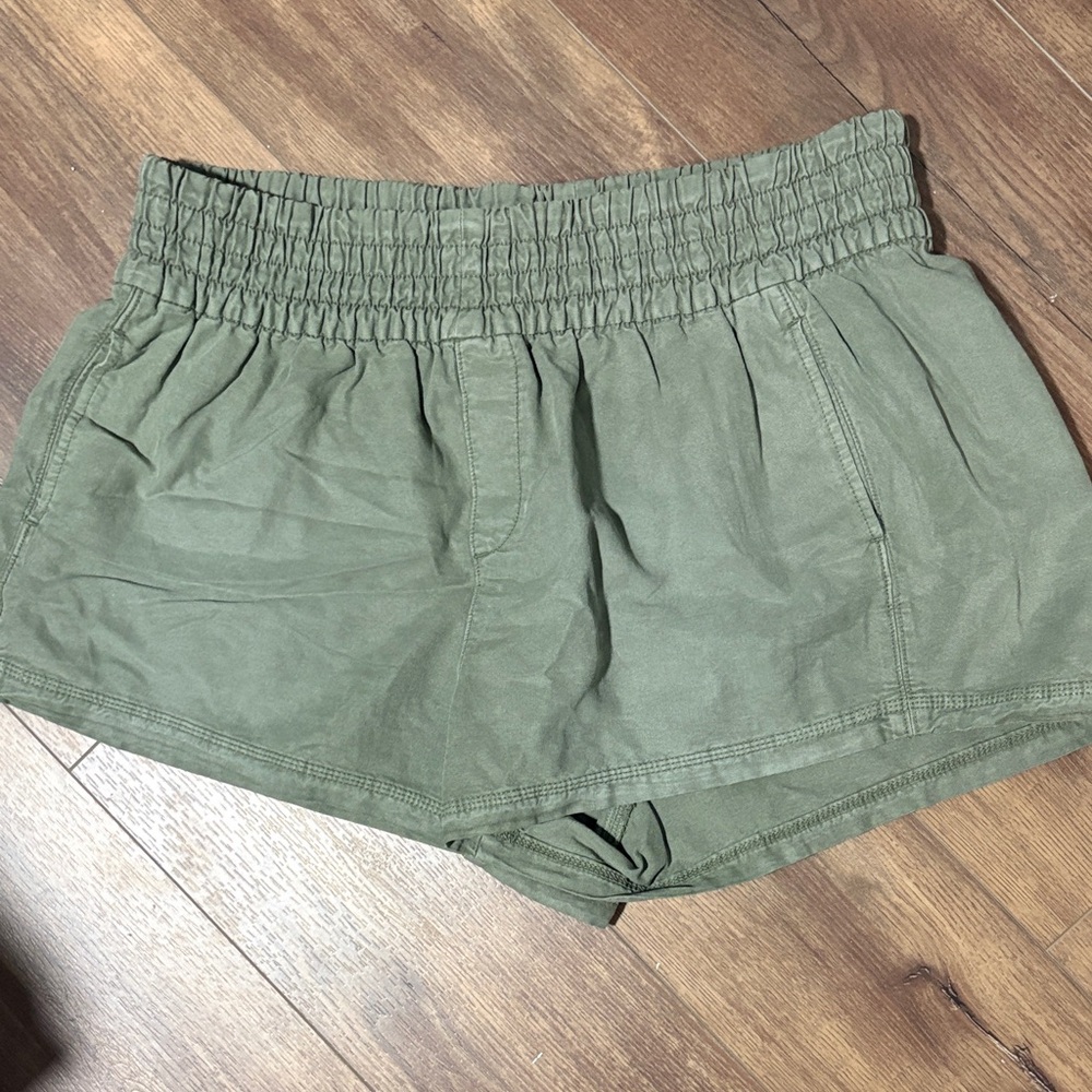 Aerie Sage Green Women's Cargo Shorts